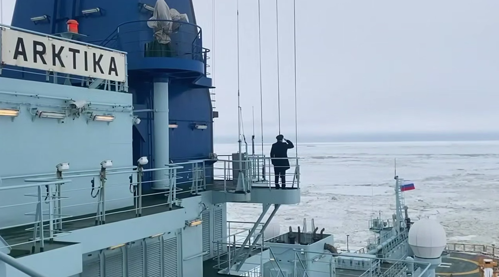 Память о Вячеславе Рукше: 47 судов Севморпути дали прощальный гудо