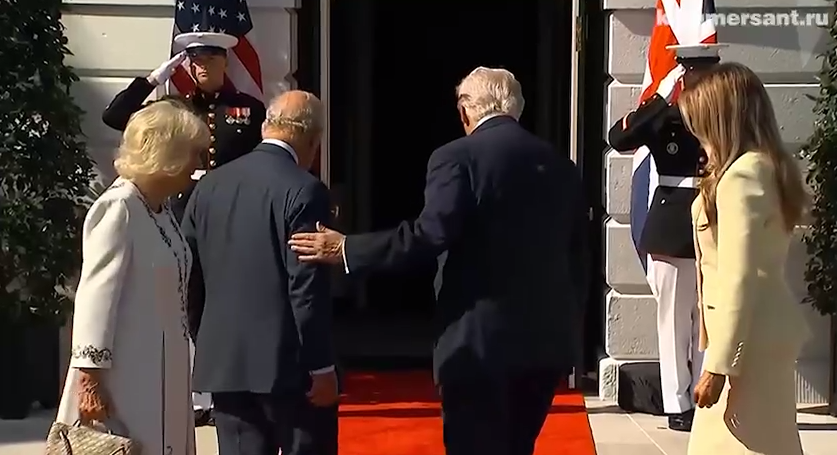 Можно ли касаться короля? Трамп проигнорировал протокол — подробности