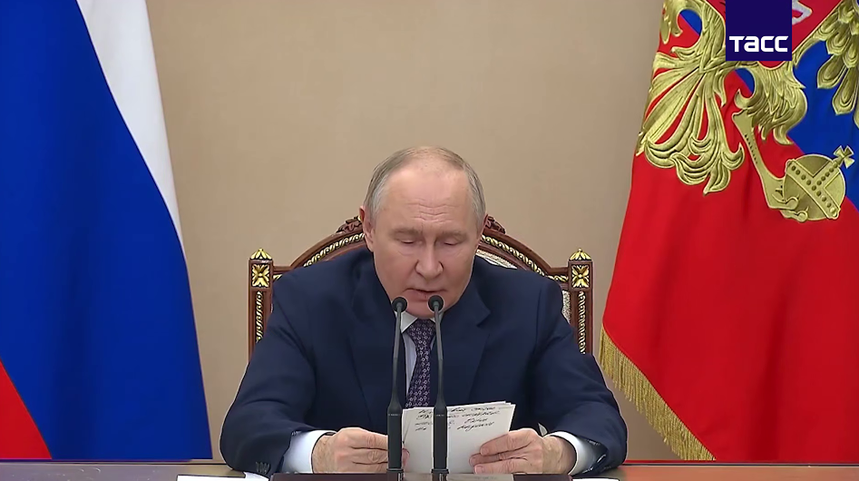 Путин поручил надежно защитить информационные системы ЦИК от любого вмешательства во время голосования