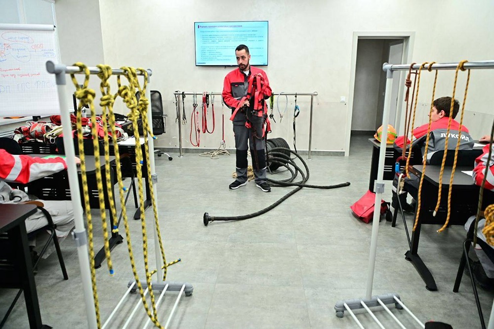 ЛУКОЙЛ отмечает Всемирный день охраны труда: безопасность — приоритет компании