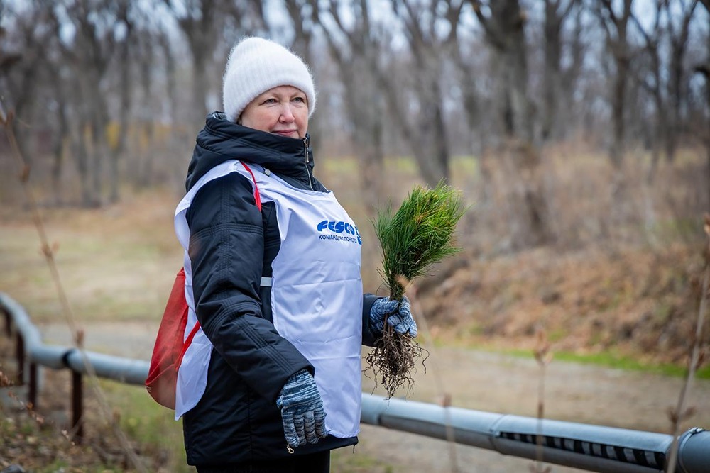 FESCO высадила 4 000 деревьев во Владивостоке в рамках «Сада памяти»