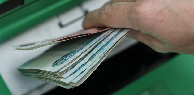 Среднемесячная заработная плата в России более 100 000 рублей