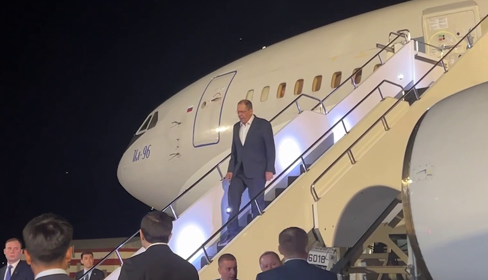 Лавров прибыл с официальным визитом в Казахстан, передает корреспондент ТАСС