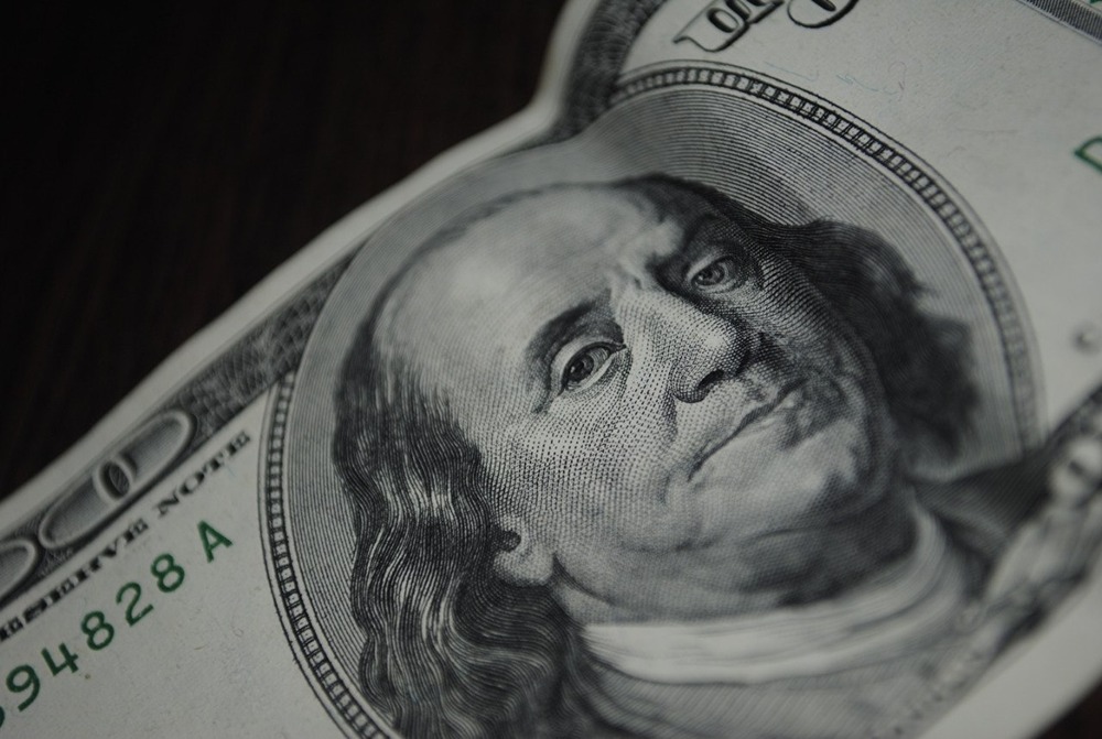 Сбер ждет ослабления рубля до 80-90 рублей