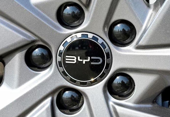 Компания BYD зафиксировала самое резкое падение прибыли