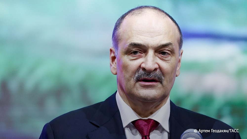 Глава Дагестана Меликов завершает работу в республике и переходит на другую работу, заявил Путин
