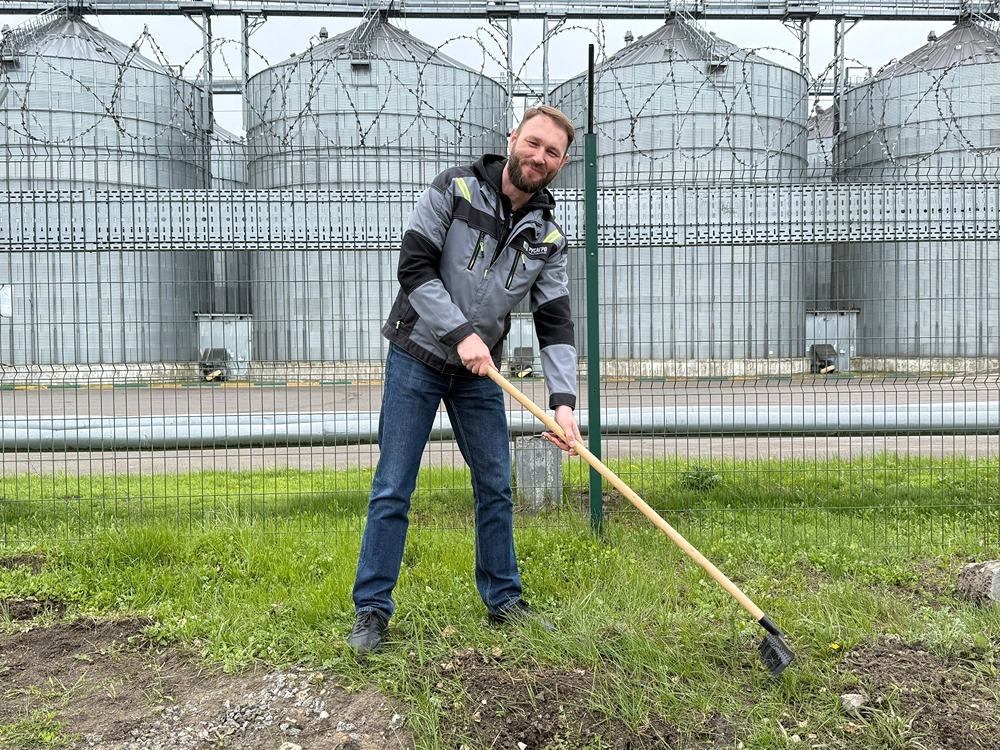 Грабли вместо инструментов: субботники прошли в «Русагро»