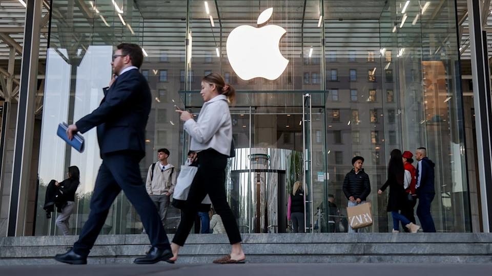 Apple отчиталась о рекордной выручке: 143,8 млрд за квартал