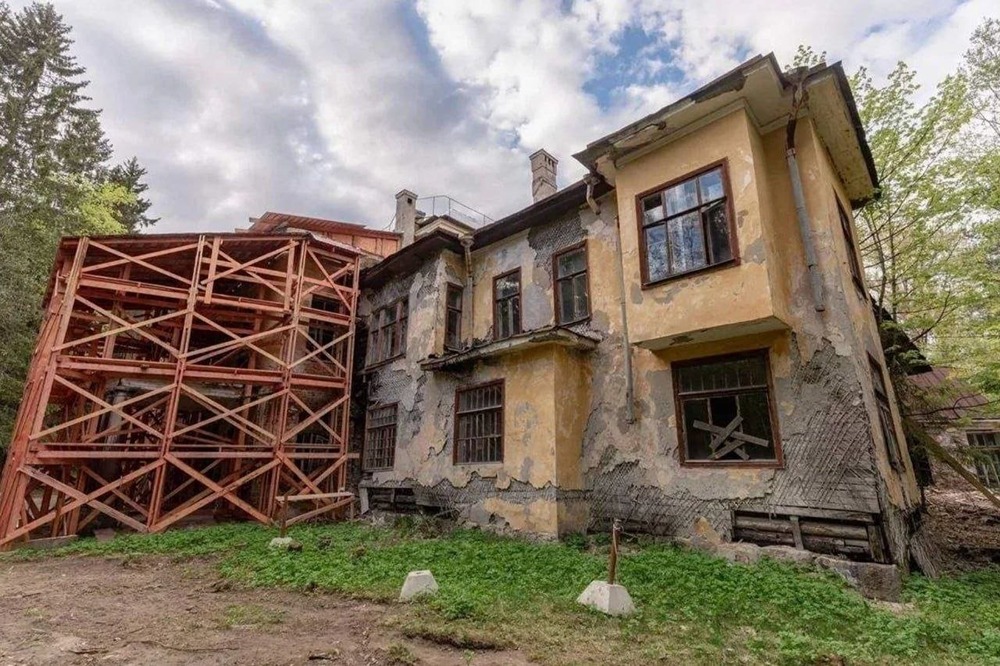 Дачу Фаберже в Санкт-Петербурге выставили на торги