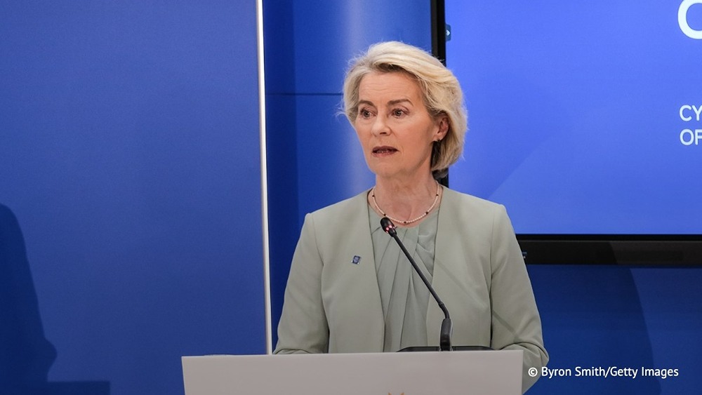 В Европарламенте посоветовали фон дер Ляйен тактику «замирания»