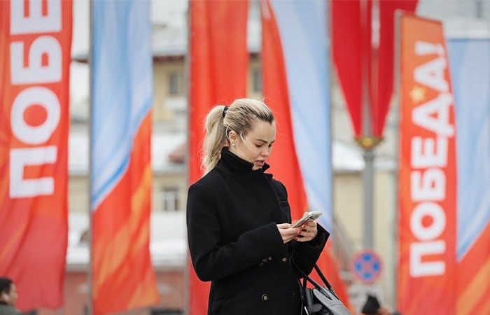 9 мая доступ к мобильному интернету, в том числе к «белому списку» сайтов, и к сервису обмена смс в Москве будет временно ограничен, сообщает Минцифры РФ