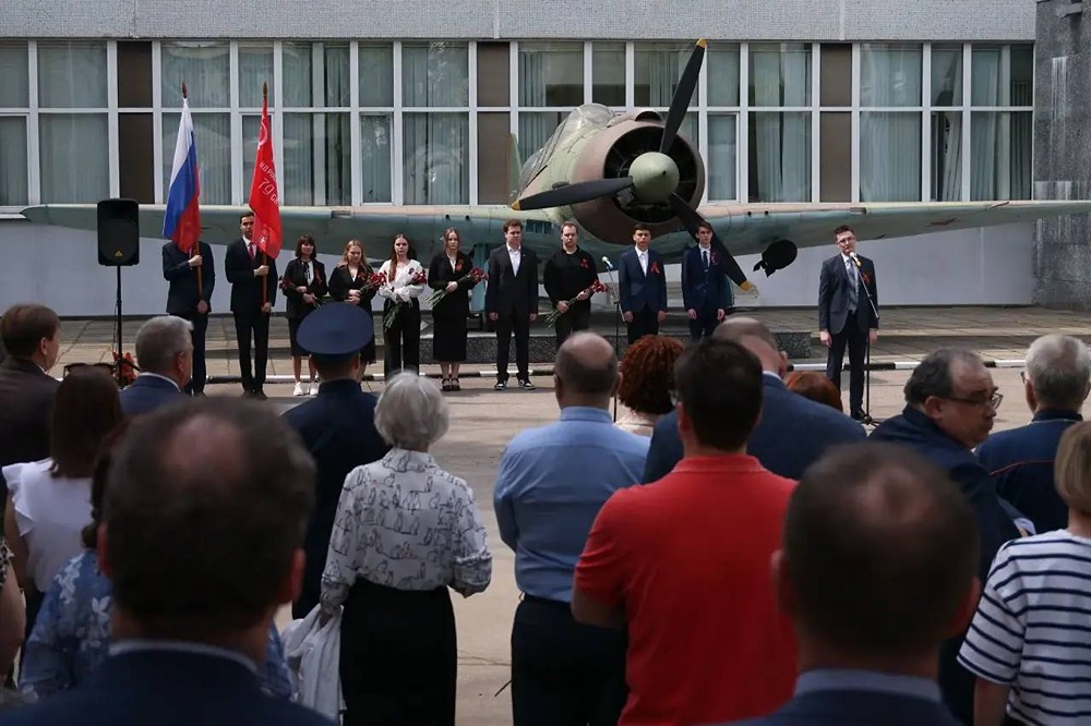 Память героев почтили сотрудники ОКБ Сухого и ОКБ Микояна