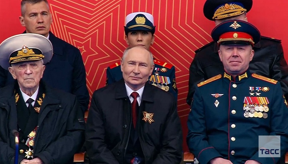 Ветераны разных эпох рядом с Путиным: Турунов и Рыжов на Параде