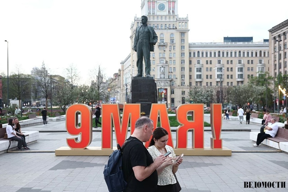 Город в праздничном убранстве: Москва встречает День Победы