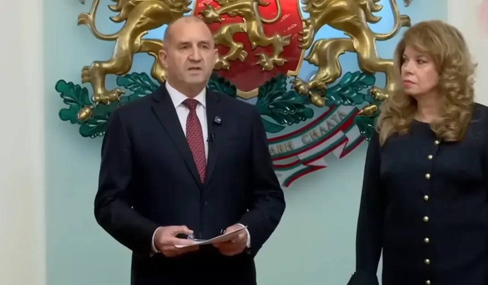 Парламент Болгарии избрал экс-президента страны Румена Радева новым премьером