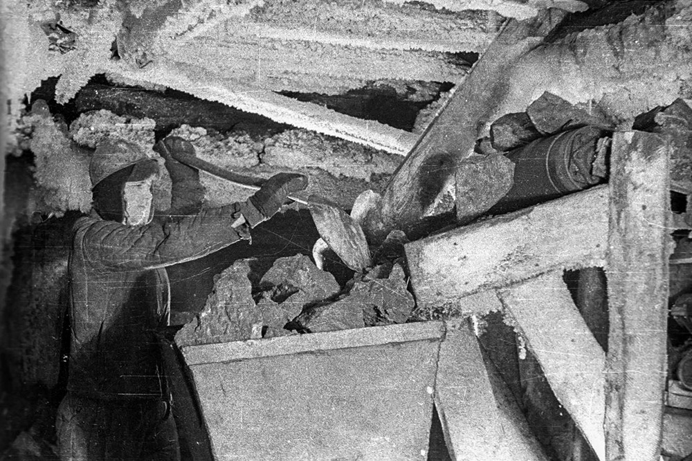 Сырьё для Победы: история рудника «Морозов» на архивном фото 1943 года