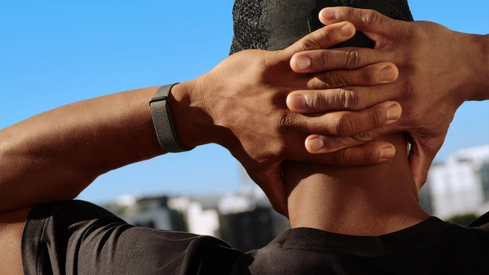 Бюджетный ответ Google Whoop: Fitbit Air поступит в продажу 26 мая