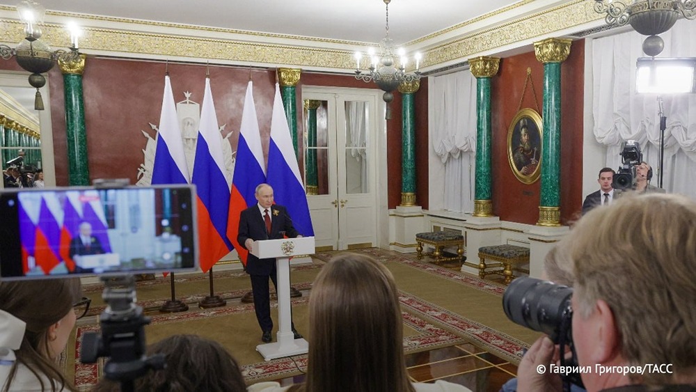 Путин выразил уверенность, что Россия восстановит отношения со многими западными странами