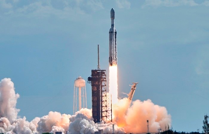 В небе над Калифорнией: SpaceX запустила секретные спутники разведки