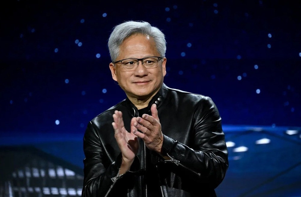 Визит главы Nvidia Хуанга в Китай вызвал скачок акций ИИ‑компаний Китая