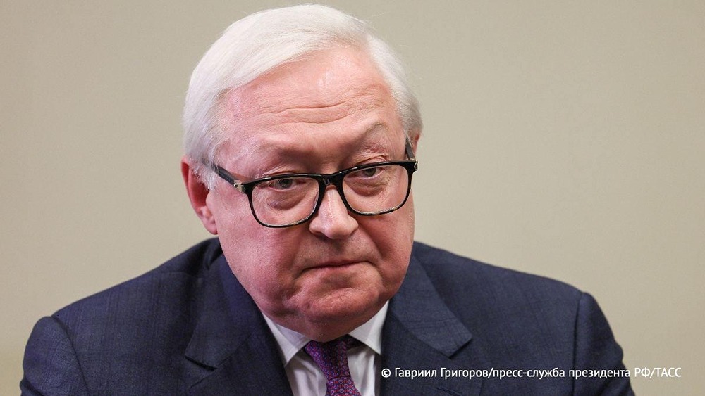 «Мы стоим плечом к плечу с Кубой». Россия солидарна с Кубой и следует принципиальной линии на поддержку Гаваны, заявил Рябков