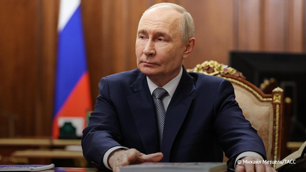 Путин заявил, что успешное испытание «Сармата» — это большое событие в жизни страны. Соответствующие кадры показал журналист «Вестей» Зарубин в программе «Москва. Кремль. Путин»