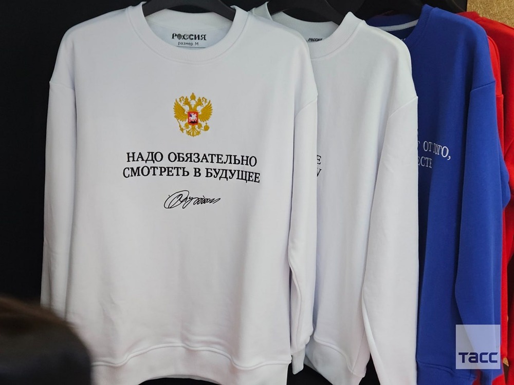 Свитшоты с цитатами Путина стали хитом продаж на выставке в Харбине