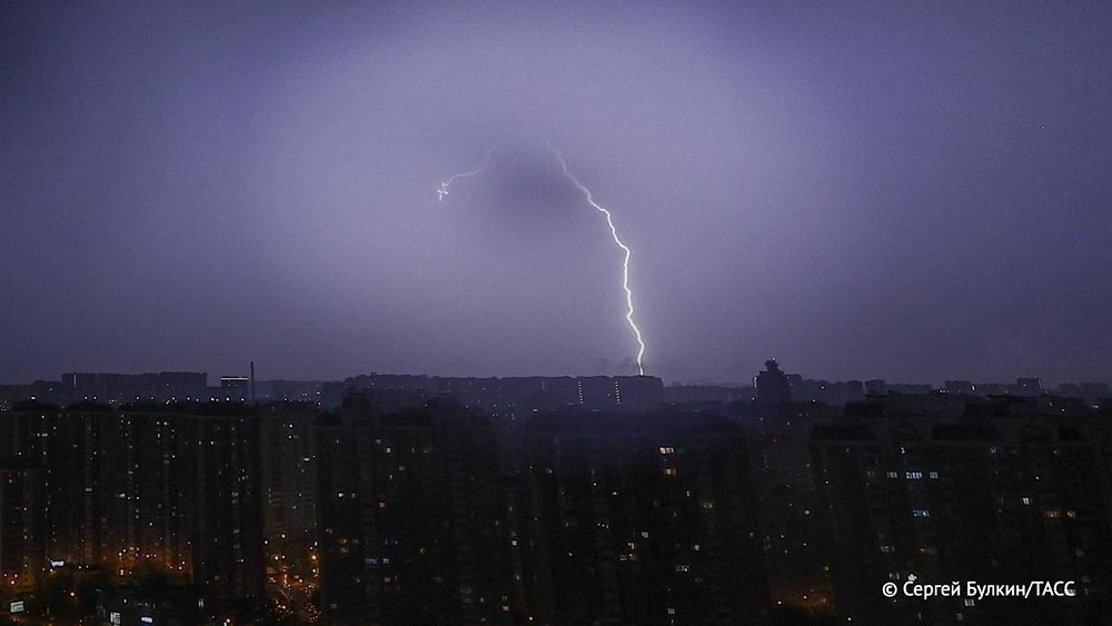 Жара в Москве и Подмосковье 22 мая закончится грозой и ливнем