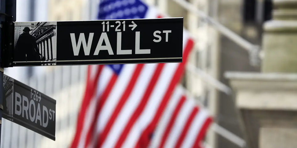 Wells Fargo прогнозирует, что в 2025 году индекс S&P 500 продолжит расти и достигнет отметки 6600 пунктов.
