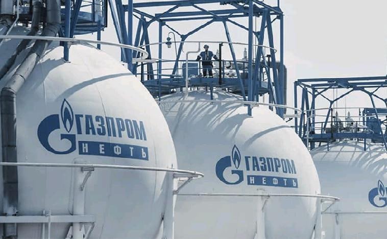 Почему выручка «Газпром нефти» упала на 12%, а добыча выросла? Разбираем отчёт за 2025 год по МСФО
