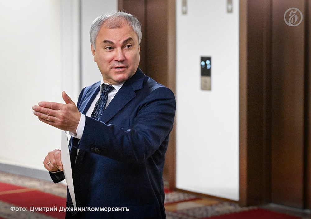 Почему Володин предложил запретить телефоны в зале Госдумы