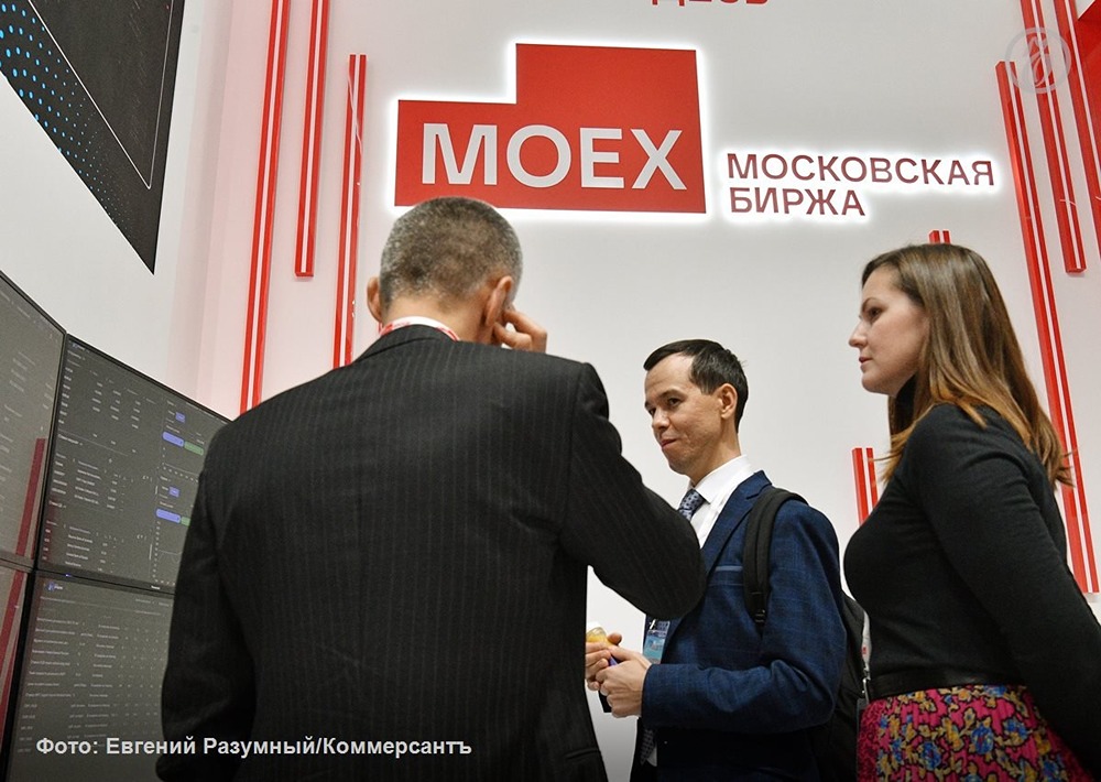 Почему дорогая нефть проигрывает сильному рублю