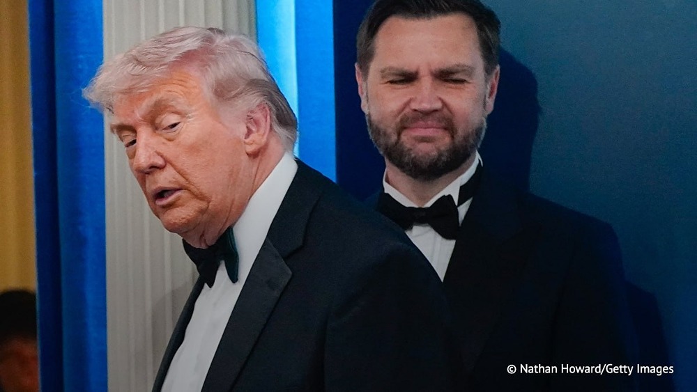 Трамп сомневается, следует ли ему выбирать Вэнса в качестве своего преемника. Об этом сообщила NYT со ссылкой на источники