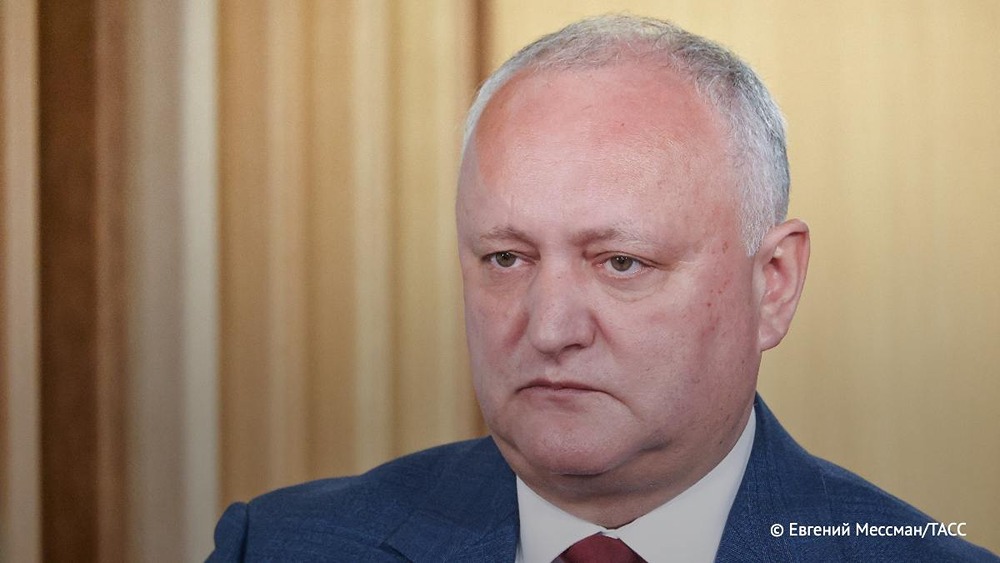 Молдавии нужно вернуться на площадки СНГ и ЕАЭС, а также отказаться от антироссийских санкций ради спасения своей экономики. Об этом заявил Додон