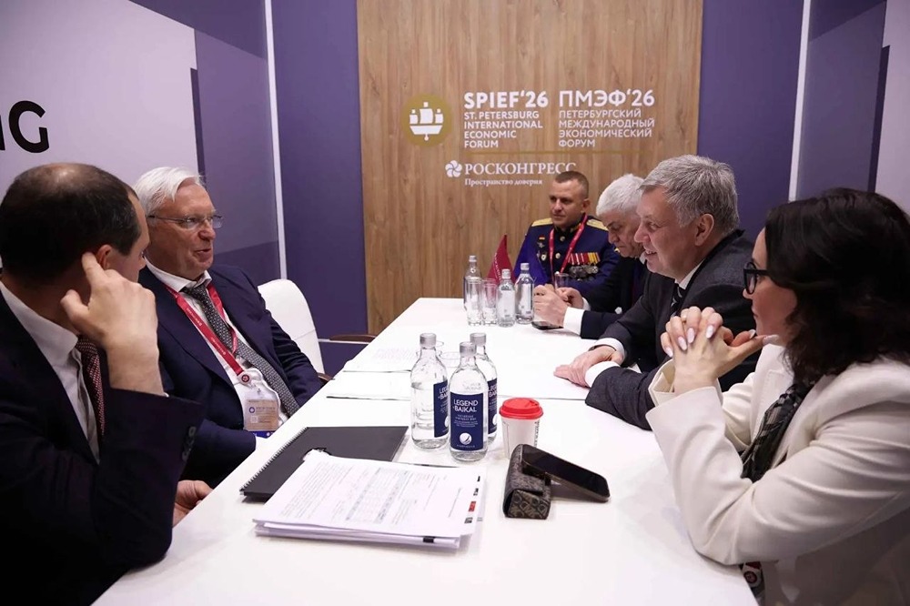 Глава «КАМАЗа» встретился с губернатором Ульяновской области на ПМЭФ