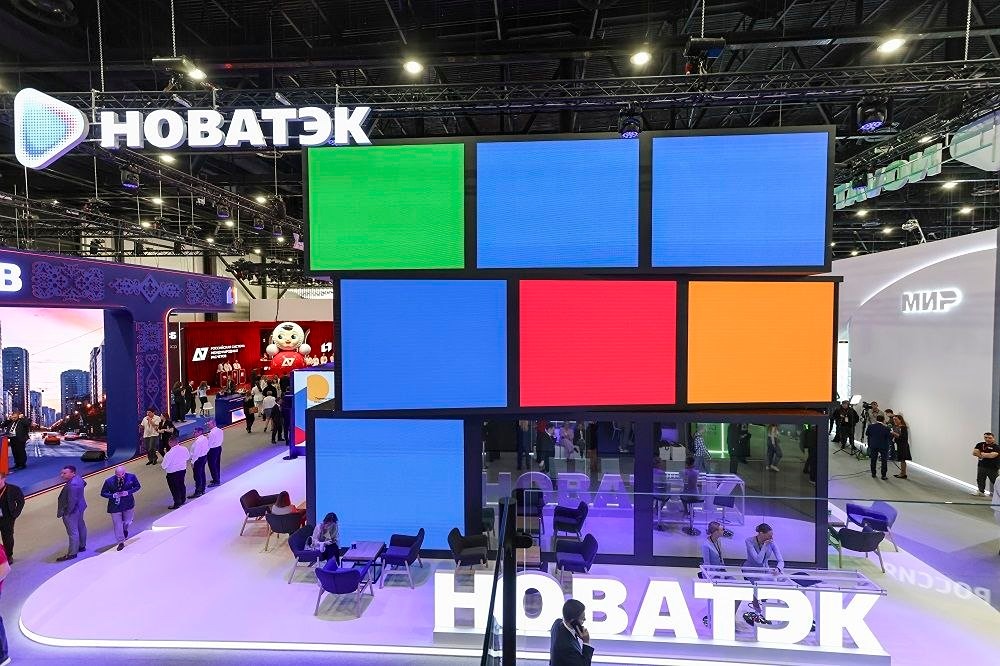 Почему стенд «НОВАТЭКа» на ПМЭФ‑2026 выполнен в виде кубика Рубика