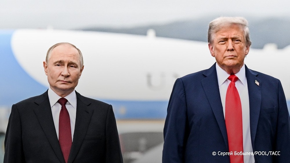 Планов встречи Путина и Трампа пока нет, сначала нужно поработать над украинским урегулированием, заявил Песков в интервью «Известиям»