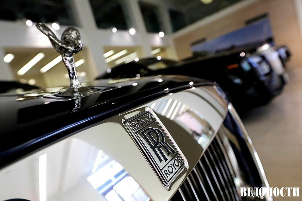 Rolls-Royce впереди: кто и зачем покупает люксовые авто в России