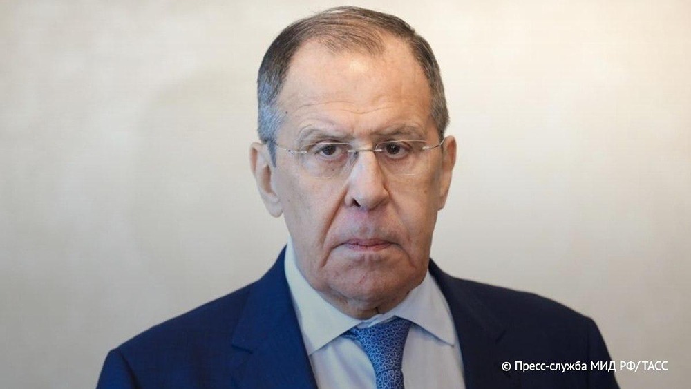 Армения остается полноправным членом ОДКБ, заявил Лавров. При этом он отметил, что вопрос о выборе Армении между ЕС и ЕАЭС уже стоит ребром