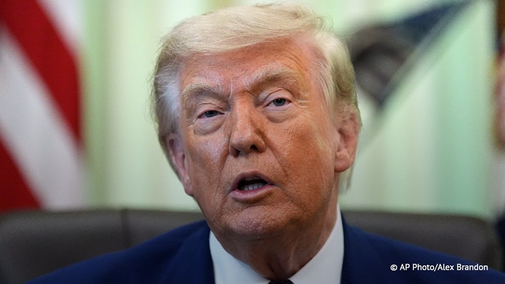 Трамп заявил, что США и Иран заключили сделку. Трамп заявил, что «дает разрешение» на снятие блокады с Ирана и возобновление судоходства по Ормузскому проливу