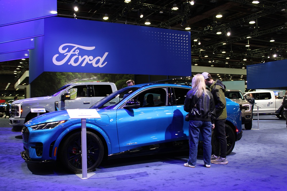Акции Ford выросли на 44 % в мае на волне интереса к ИИ и батареям
