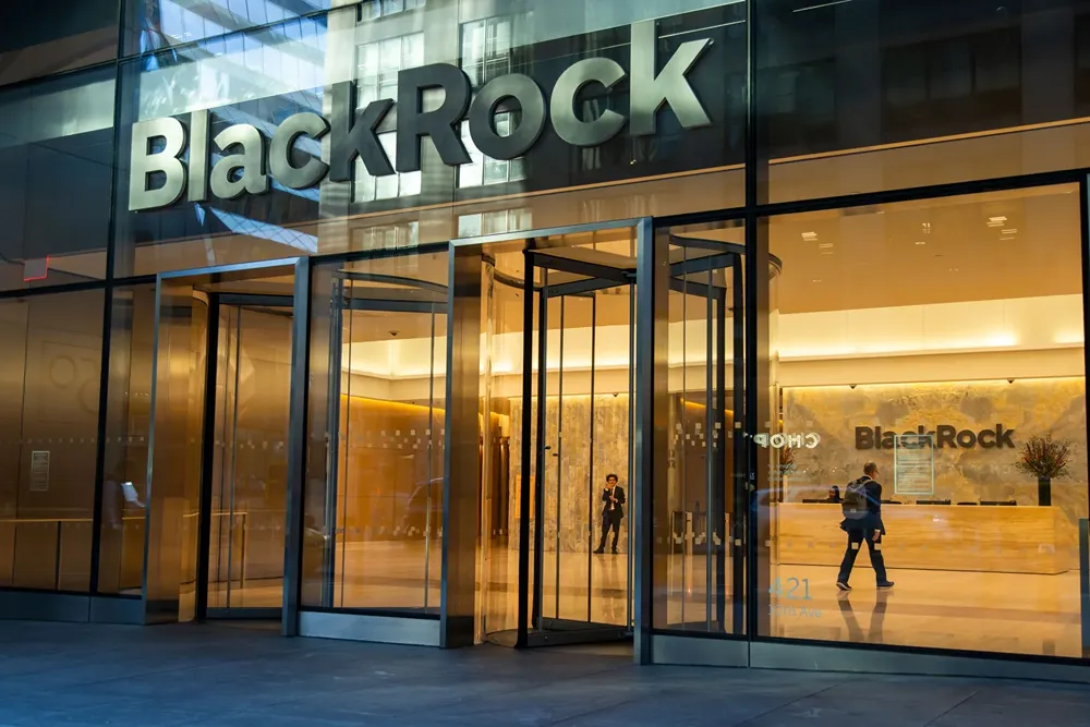 BlackRock второй квартал ограничивает вывод средств из фонда HLEND