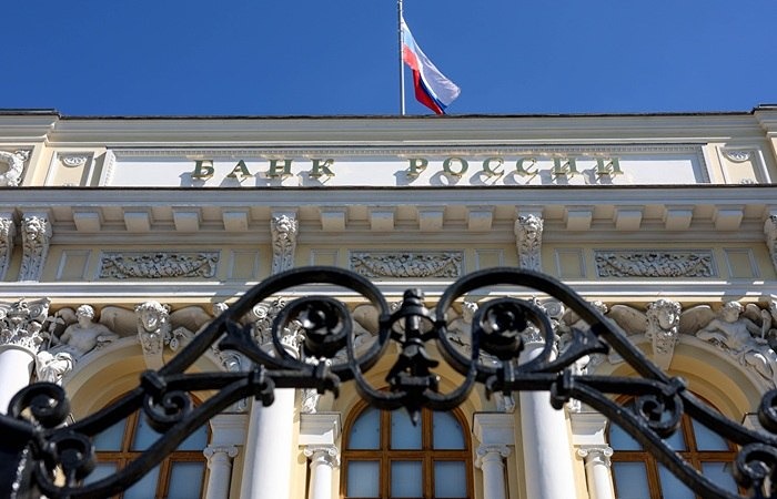 Какой шаг по ставке ЦБ ждёт большинство аналитиков? Разбираемся