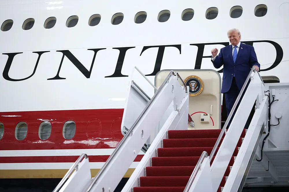 «Летающий Белый дом»: Трамп показал модернизированный Boeing 747‑8 — будущий президентский борт