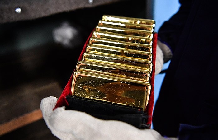 Почему Goldman Sachs снизил прогноз по золоту и что это значит для инвесторов