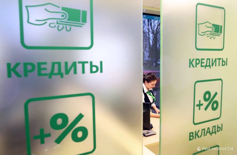 Сколько в России держателей кредитных карт и каков общий лимит по ним по данным ОКБ