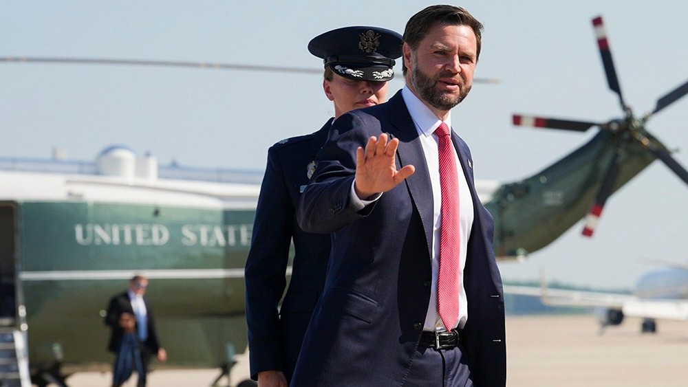 Вице-президент США Джей Ди Вэнс не поедет в Швейцарию, как планировалось ранее, для подписания меморандума о взаимопонимании с Ираном, сообщил представитель Белого дома