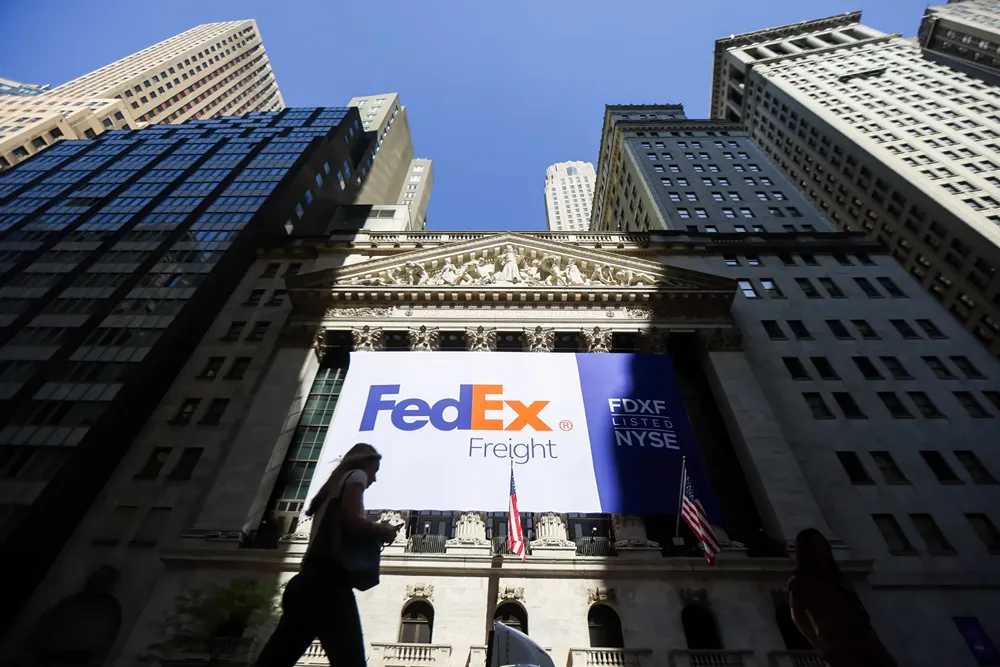 FedEx Freight на бирже: старт с падения, но аналитики видят потенциал