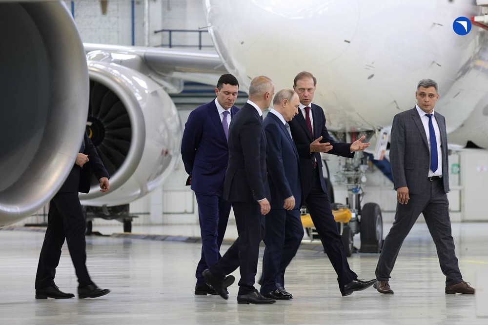 ОАК показала Путину полностью отечественные самолёты — МС‑21, SJ‑100, Ил‑114‑300
