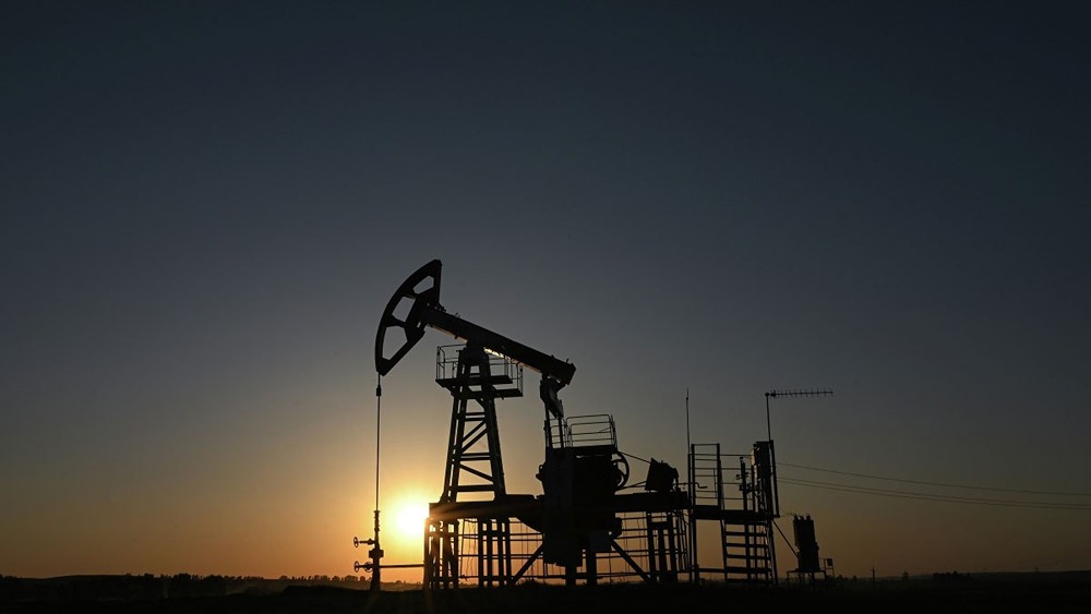 Нефть под давлением: истекают августовские фьючерсы, следят за проливом
